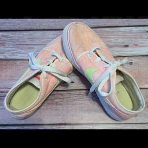 💥💥MUST BUNDLE 3 OR MORE Women’s Nike’s shoes